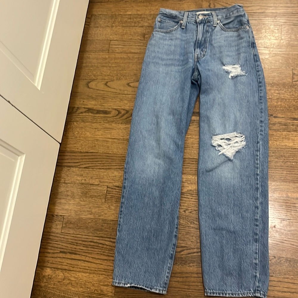 Levi’s 24 baggy jeans